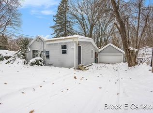923 Wilson Ave, Norton Shores, MI