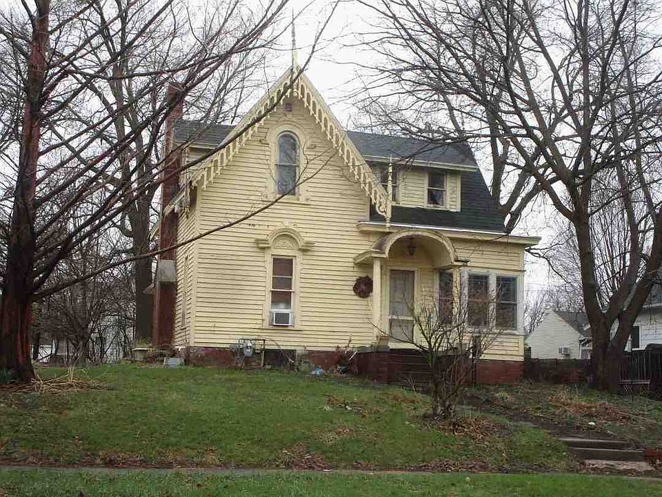 1st image of 303 Crawford St