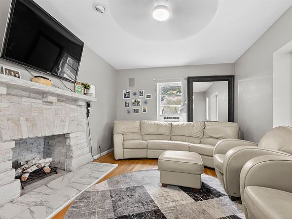 3rd image of 4097 Oaklane Rd