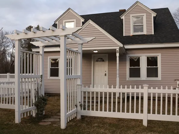 5 W Falmouth Hwy, Falmouth, MA 02540