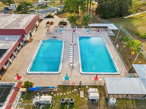 3rd image of 126 Holiday Park Blvd NE
