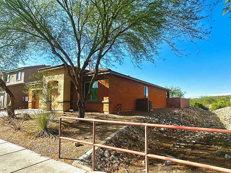 1145 E Madera Grove Ln — Photo 3