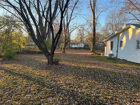 4th image of 115 N Park Dr