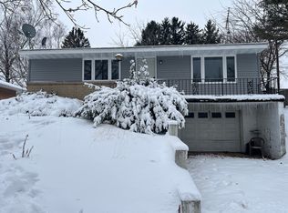 1714 S 15th St, Manitowoc, WI 54220