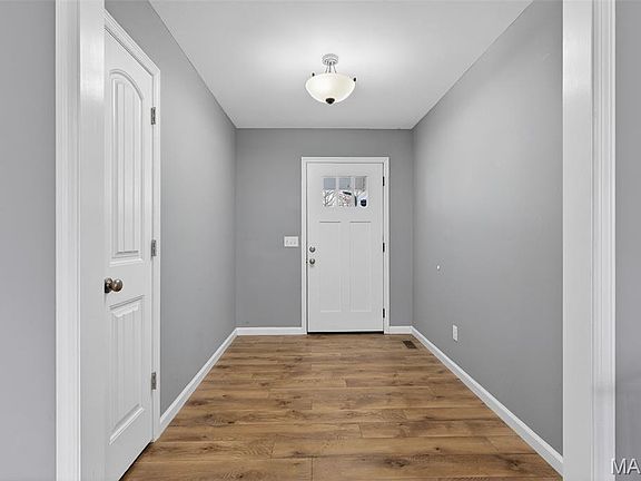 5th image of 405 Sandra Dr