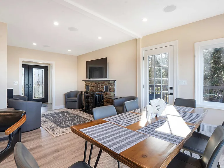 Cliff Rd E — Photo 11