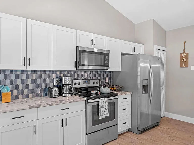 2206 SE 4th St — Photo 1