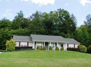 68 W Coventry Dr, Franklin, NC 28734