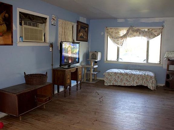 4th image of 2941 W 5th St