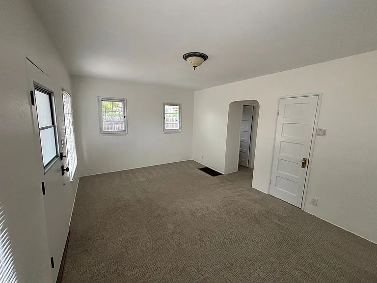 1330 Carmelita Ave — Photo 4