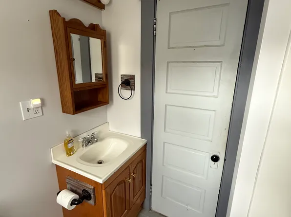 58 Frost Pl, Brattleboro, VT 05301