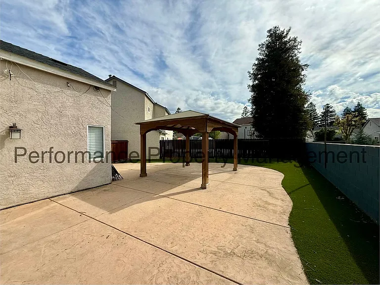 8735 N Cedar Ave #121 — Photo 14