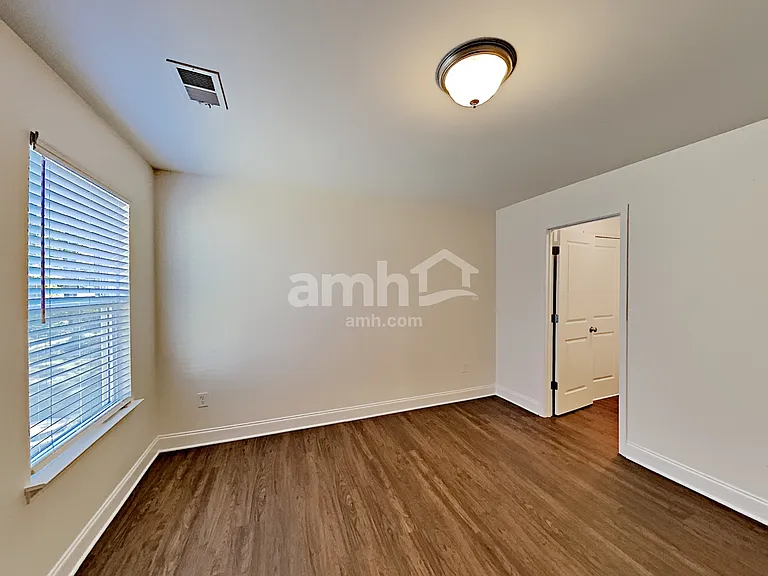 114 Lindridge Dr — Photo 18