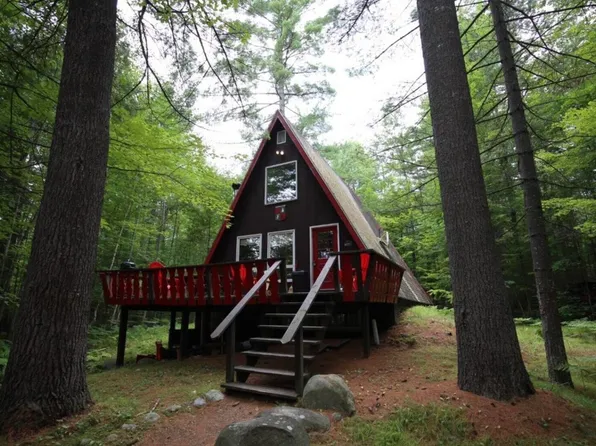 87 Spruce Ln, Jay, NY 12941