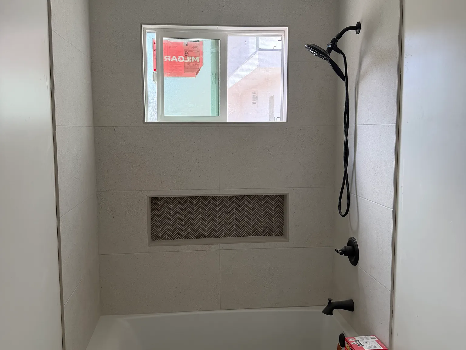 3 bed, 1100 sqft, $5,500 — Photo 3