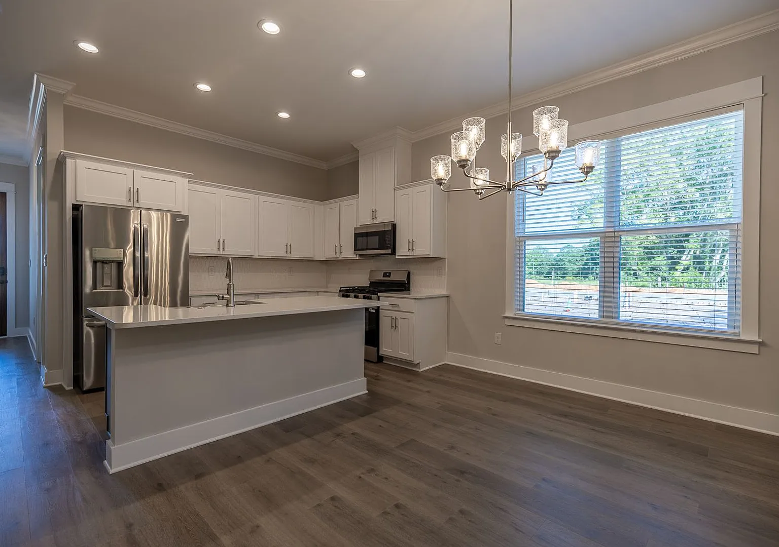 5 Bedrooms! Wooded Lot With No Back Neighbors Luxury Finishes — Photo 3