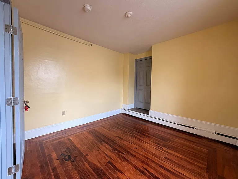 560 Broad St #2 — Photo 24