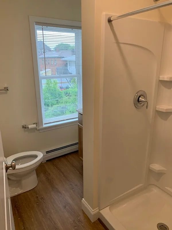 5 bed, 2.0 bath, $5,625 — Photo 4