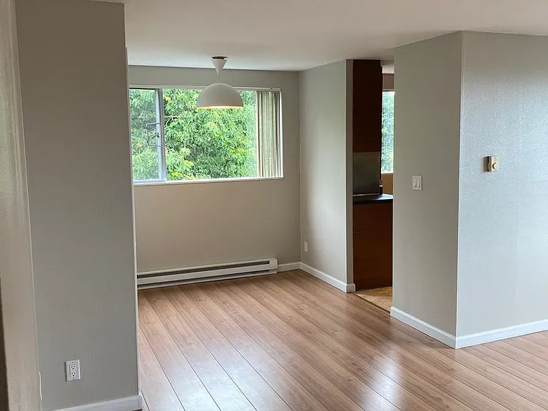 2020 Building — Photo 15