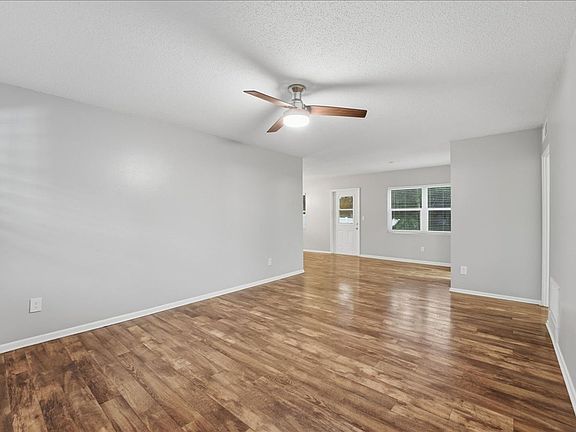 2nd image of 1826 Pineview Cir
