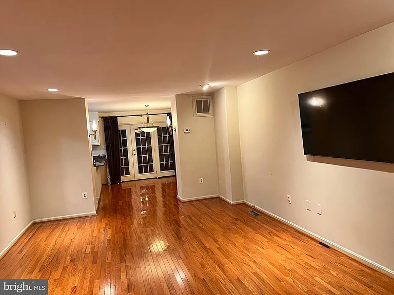 8573 Raglan Rd — Photo 6