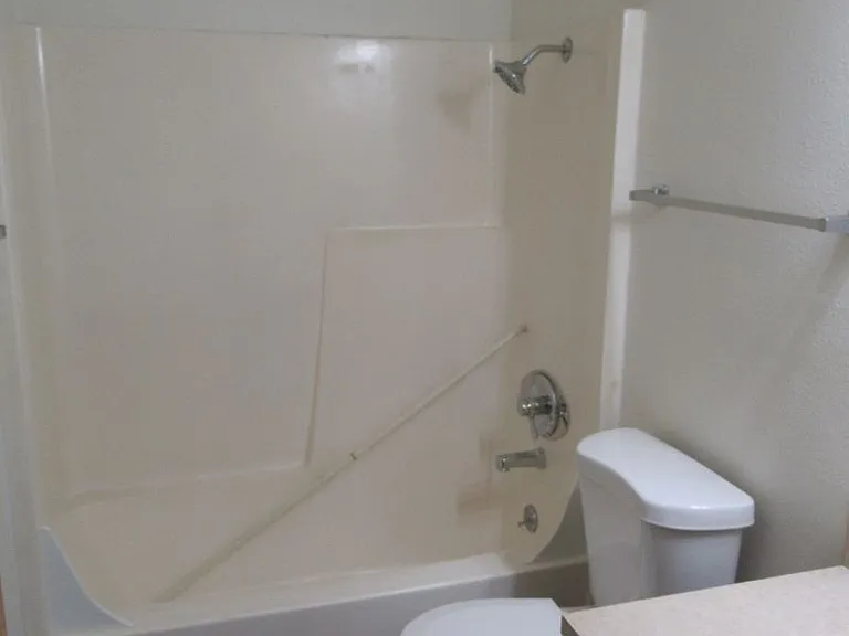 One Bedroom Apartment Close to Downtown — Photo 10