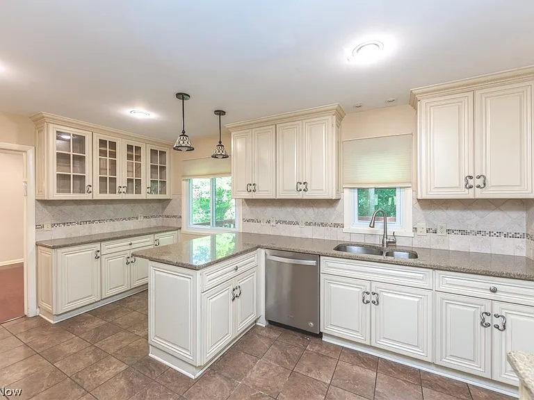 23721 Greenlawn Ave — Photo 13