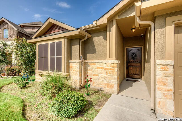 3 bed, 2.0 bath, 1552 sqft, $2,100 — Photo 2