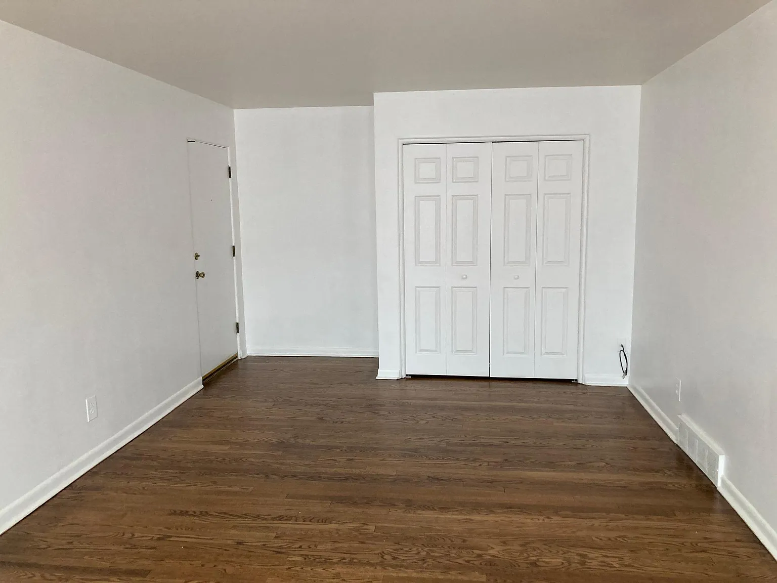 335 N Eton St — Photo 3