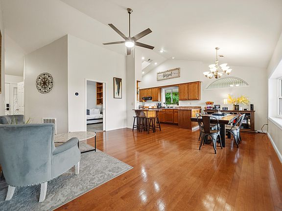 5th image of 126 E Villena Dr