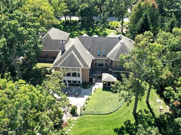 24092 W Old Oak Dr, Mundelein, IL 60060