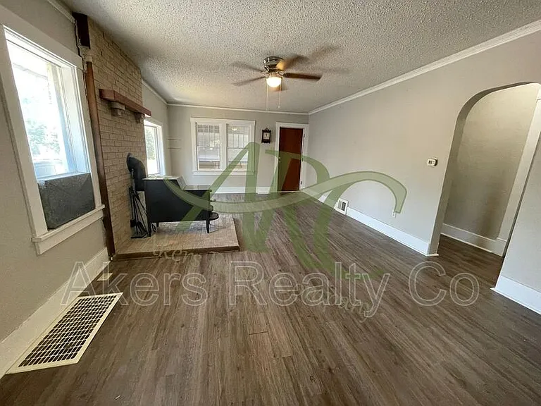 524 Belmont Ave — Photo 5