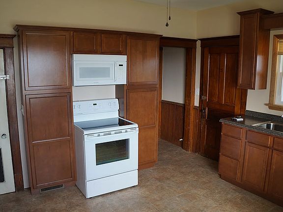 2nd image of 17939 Plank Rd