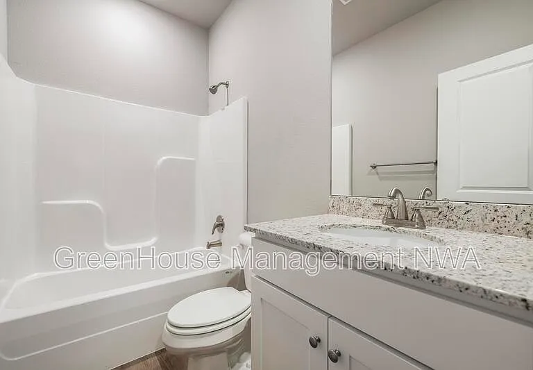 210 Williams Ct — Photo 17