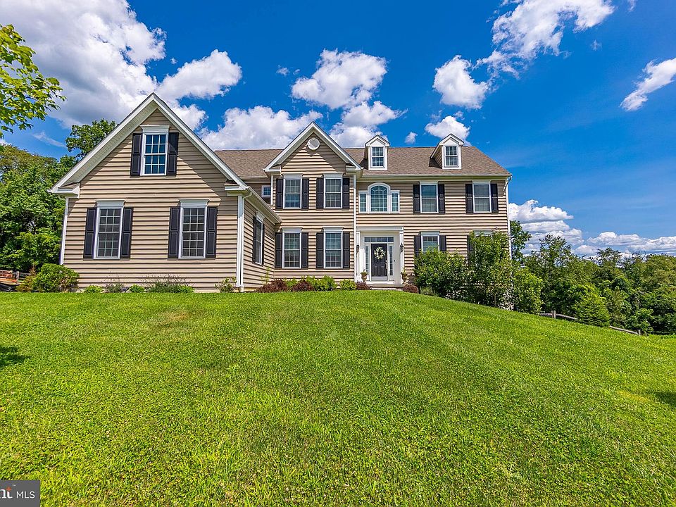 1st image of 40 Emma Ct
