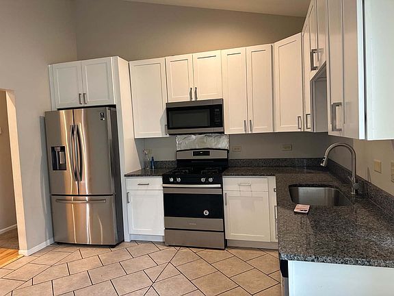 5th image of 1201 E Chestnut St
