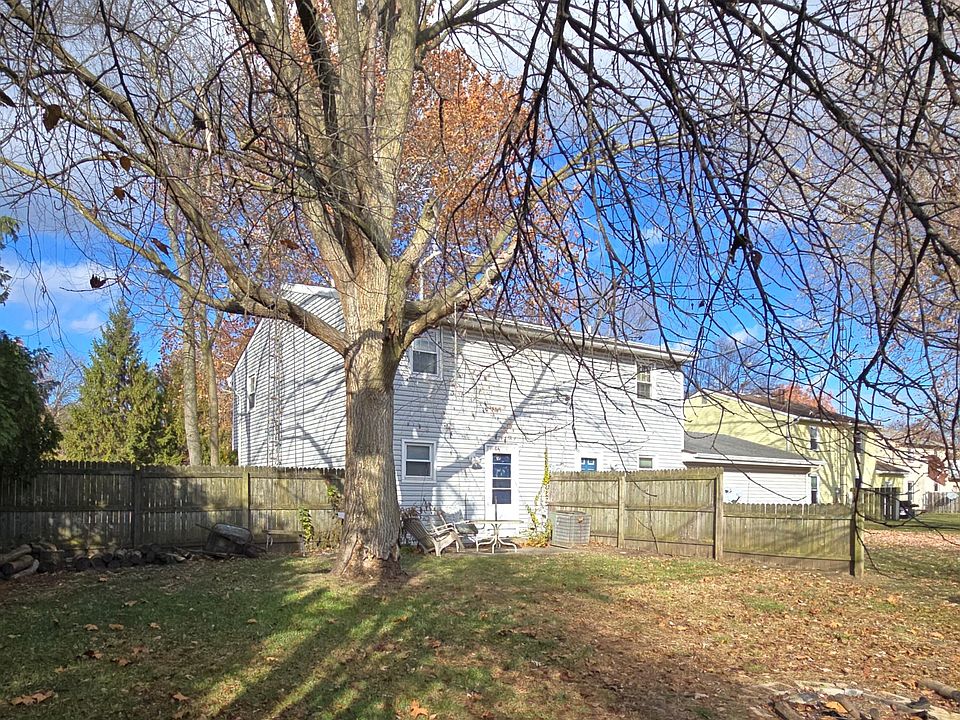 1st image of 6847 Woodlake Dr