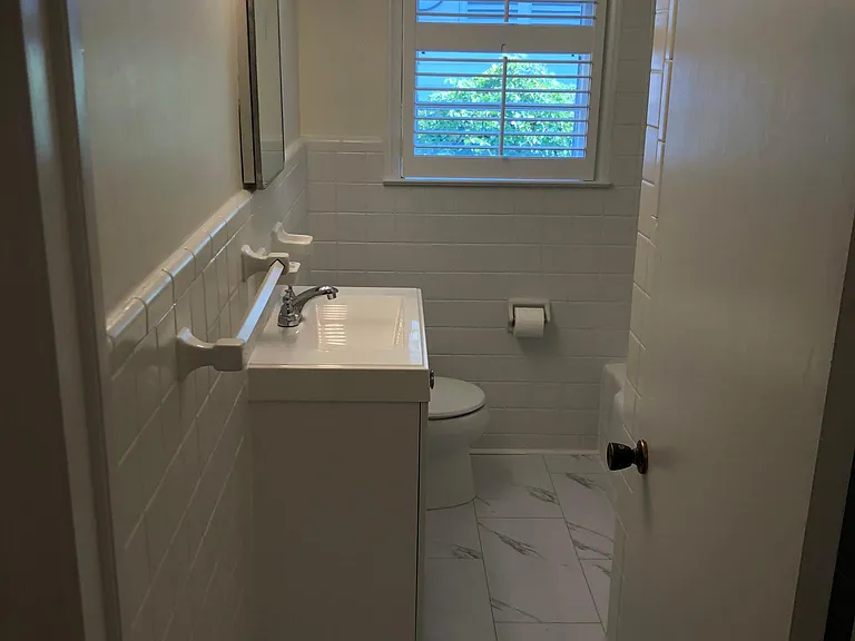 226 Mayflower Dr — Photo 6
