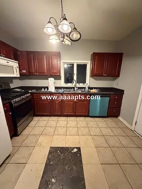 2 bed, 1.0 bath, $2,500 — Photo 2