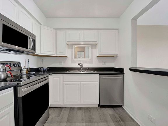 5th image of 725 W Huntington Commons Rd APT 416