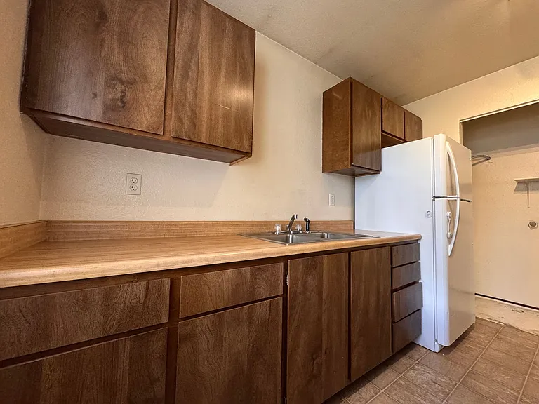 470-725 Reservoir Way — Photo 7