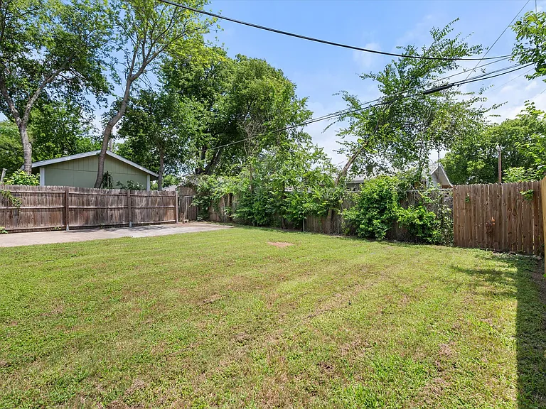 438 Sabine Ave — Photo 22