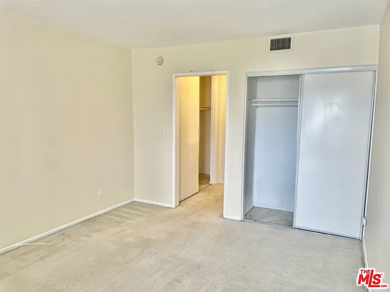 18307 Burbank Blvd #207 — Photo 15