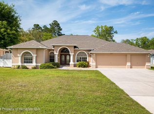 10285 Dotted Wren Ave, Weeki Wachee, FL 34613