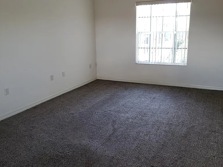 160 S Shepard Dr #16 — Photo 2