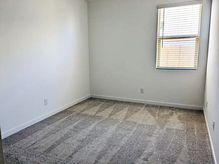 2527 W Sunland Ave — Photo 10