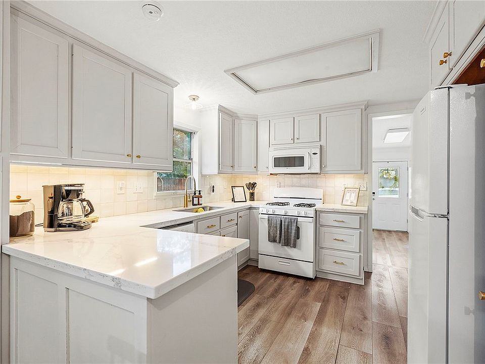 1st image of 1520 Baker Ave