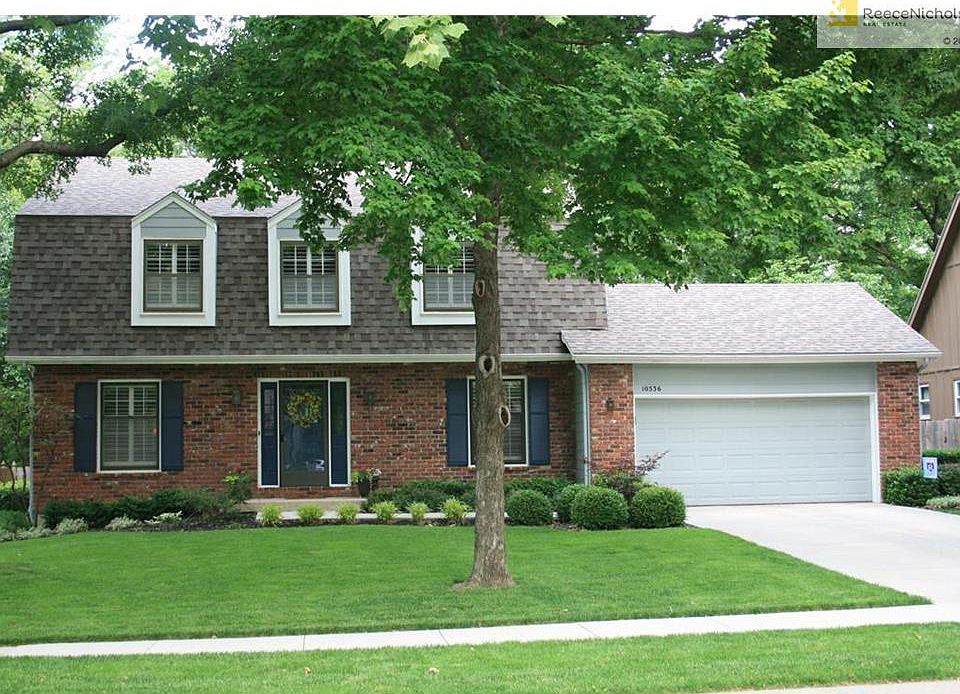 Welcome Home to Oak Park Manor one of the most sought after subdivisions in Overland Park, Kansas.