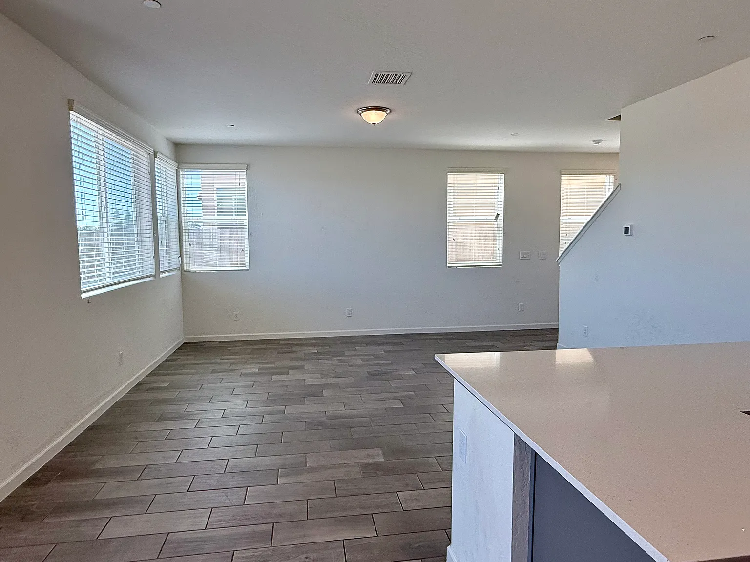 3 bed, 2.5 bath, 1648 sqft, $2,395 — Photo 4