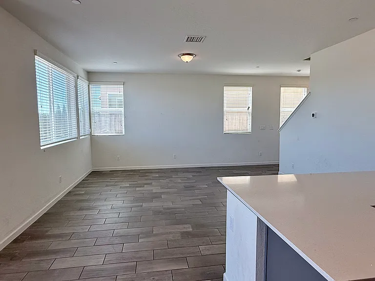 1950 Kelly Ln — Photo 4